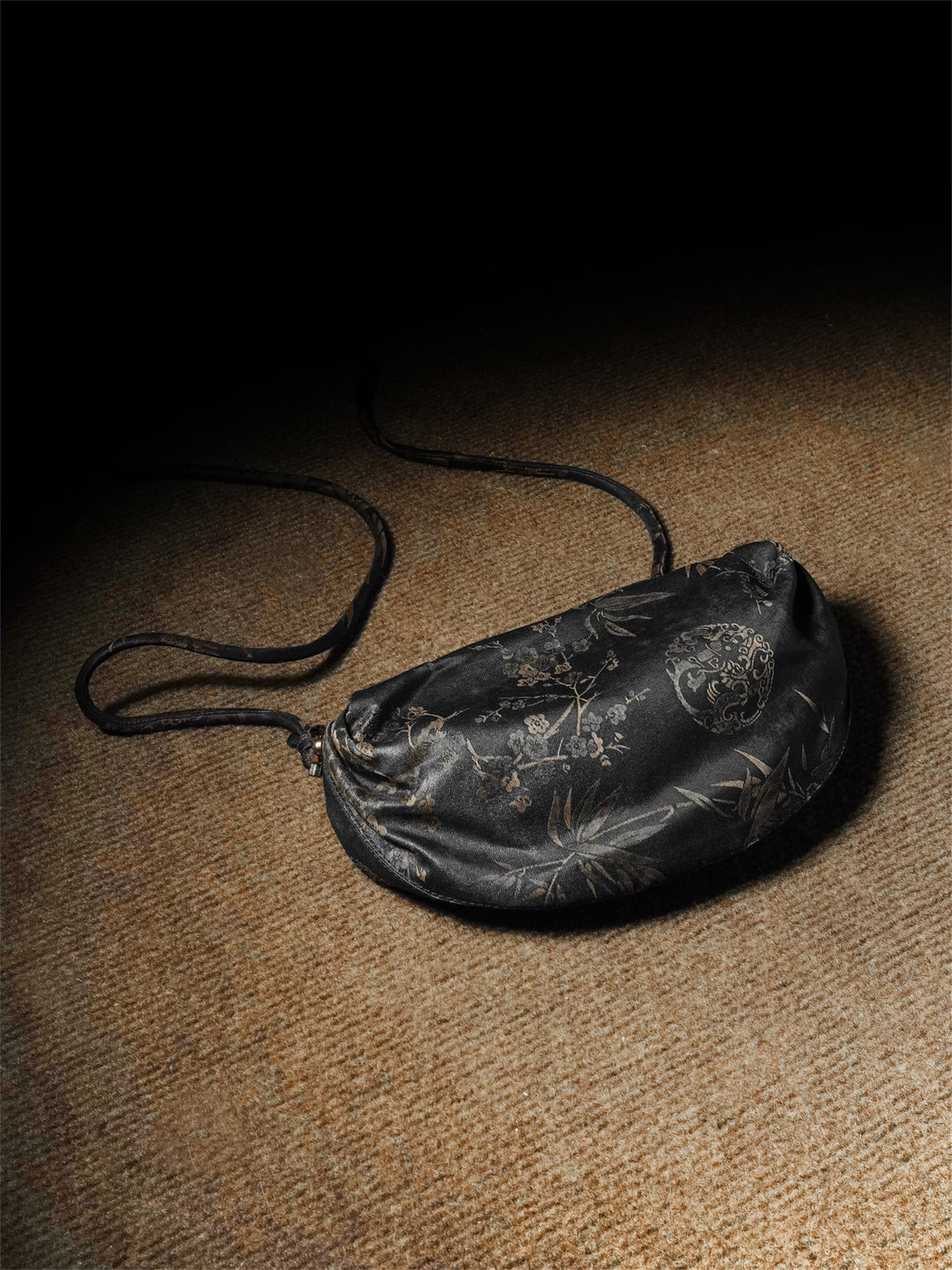 Chinese red cloud yarn crossbody mobile phone bag, Xiangyun yarn soft bag