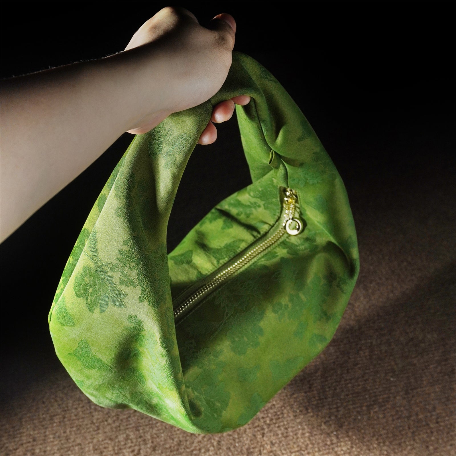 Xiangyunsha cloud bag, niche design handbag crossbody bag