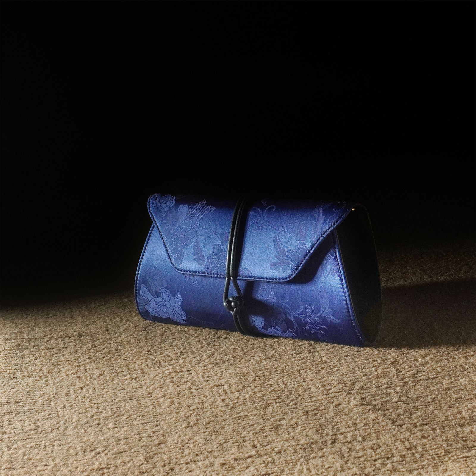 Xiangyunsha clutch, purple shoulder crossbody women's bag