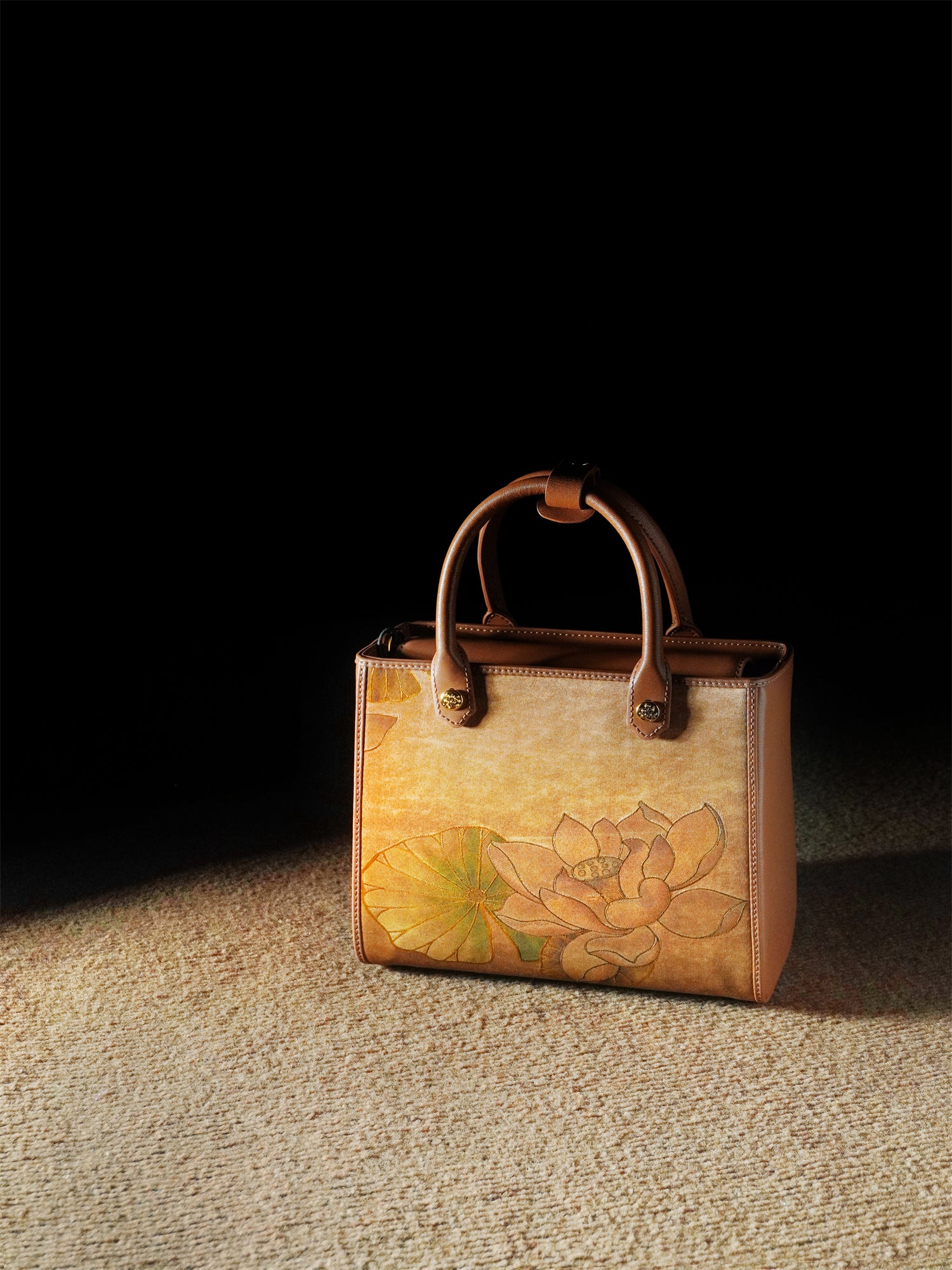 Xiangyunsha cowhide handbag, lotus crossbody commuter bag
